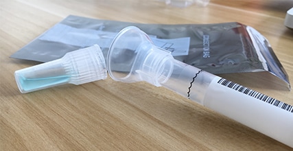 唾液の検体採取